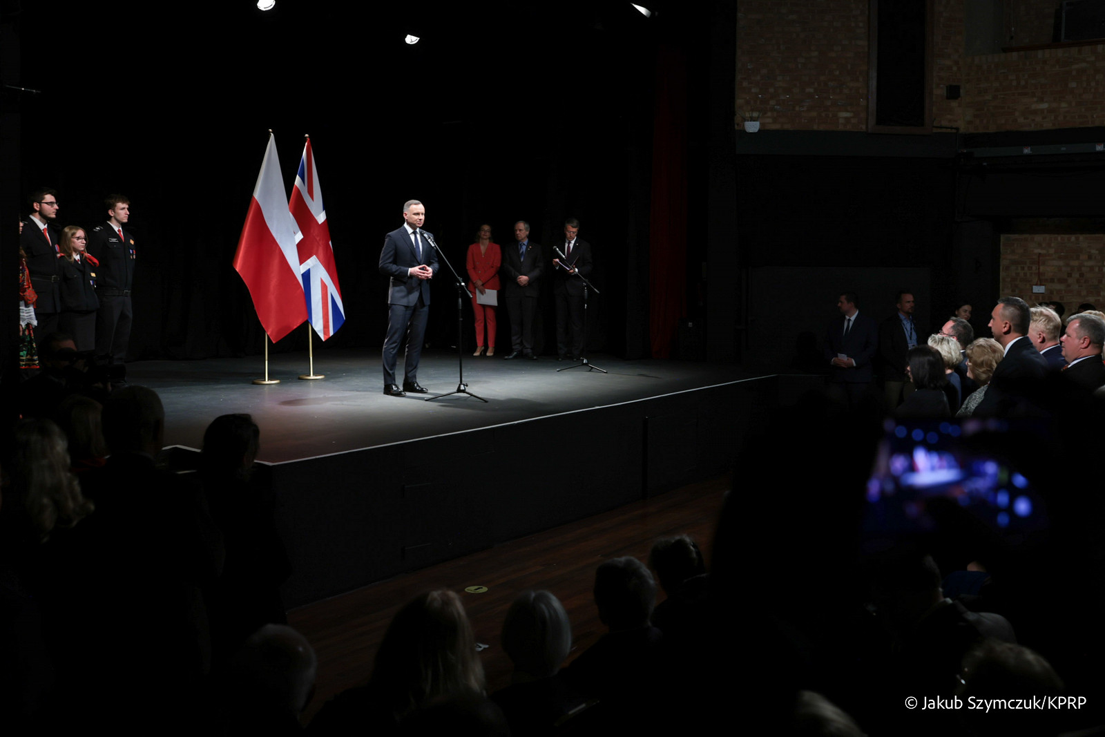 09_Prezydent_Andrzej_Duda_spotkanie_z_Polonia_20230523JS__1562.jpg [467.55 KB]