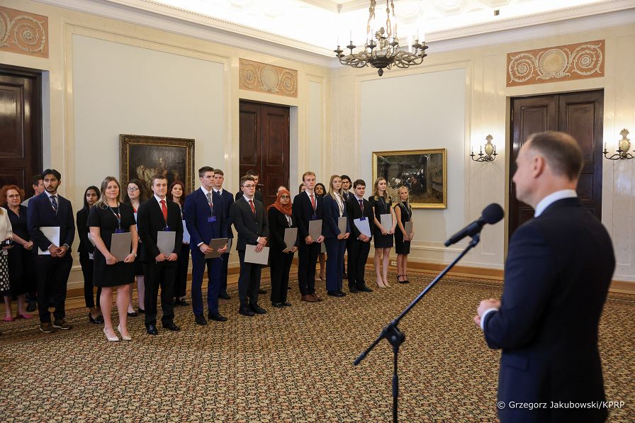 005_20230526_PAD_Spotkanie_uczestnicy_Stazu_Prezydenckiego_GJA_8913.jpg
