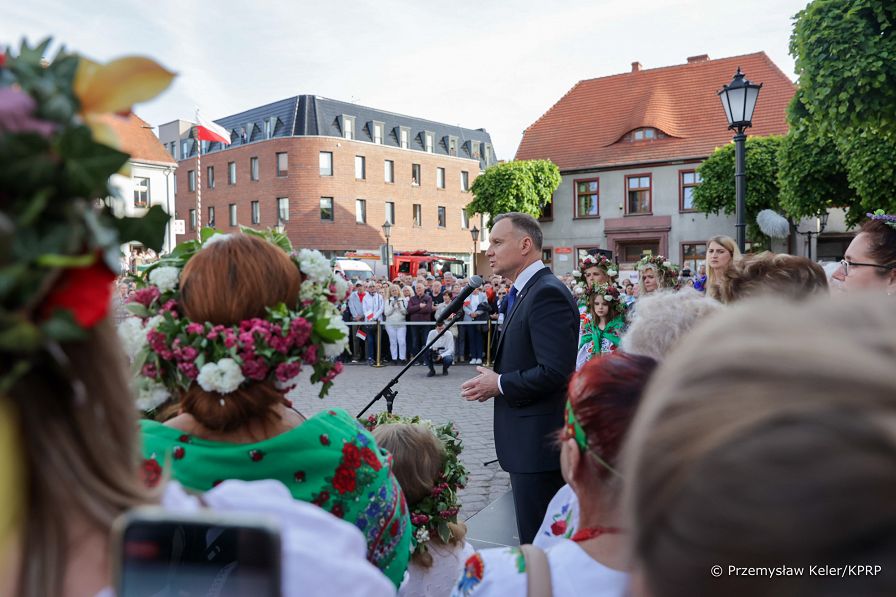 24_Andrzej_Duda_spotkanie_mieszkancy_20230529_PK1_0430.jpg