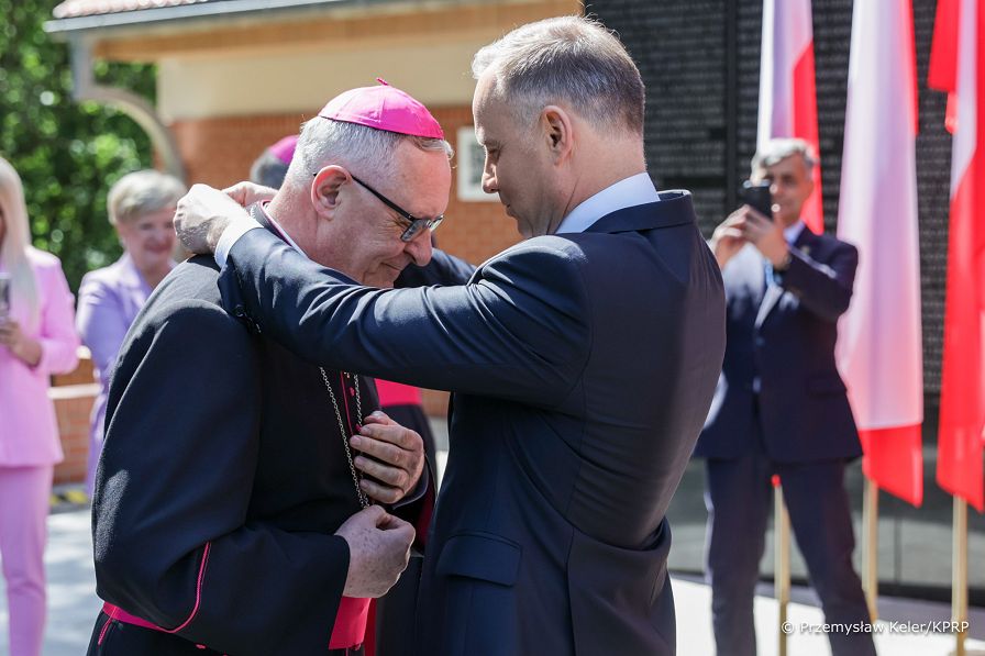 14_Andrzej_Duda_Koszalin_odznaczenie_biskup_senior_nowe_20230529_PK1_9218.jpg