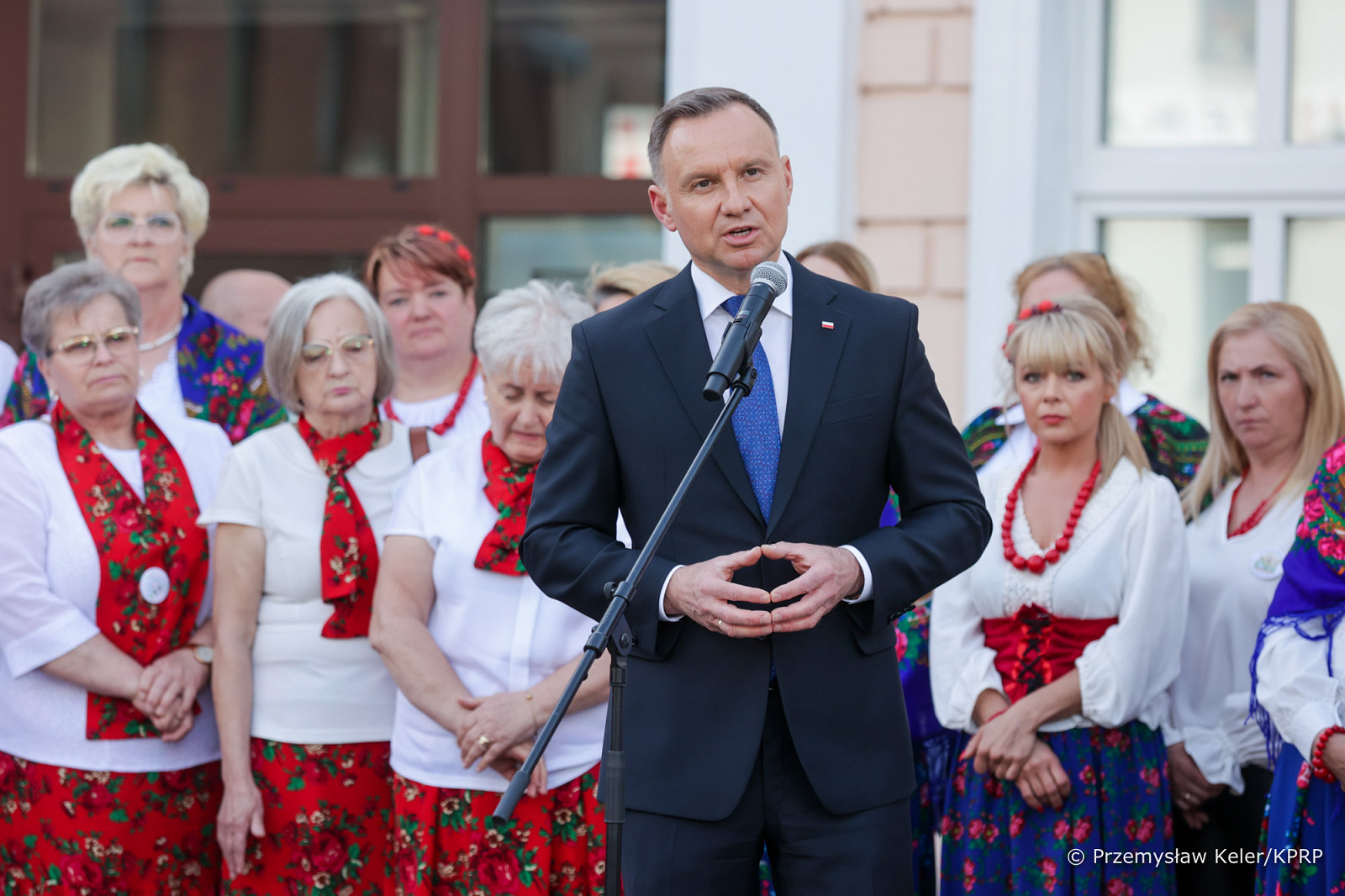 25_Andrzej_Duda_spotkanie_mieszkancy_20230529_PK2_4923.jpg [485.12 KB]