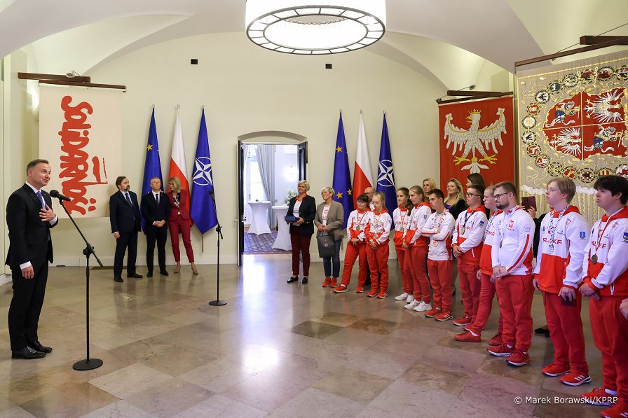 004_20230614_Andrzej_Duda_Podopieczni_Fundacji_Handicap_MB1_4304.jpg