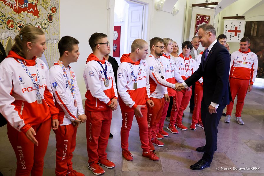 001_20230614_Andrzej_Duda_Podopieczni_Fundacji_Handicap_MB1_4076.jpg