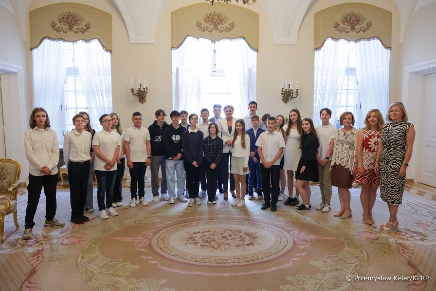 04_spotkanie_Agaty_Kornhauser_Dudy_z_ uczniami_Szkoly_Podstawowej_20230616_PK1_1388.jpg