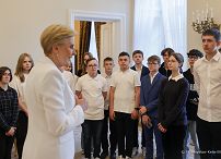 02_spotkanie_Agaty_Kornhauser_Dudy_z_ uczniami_Szkoly_Podstawowej_20230616_PK1_1217.jpg
