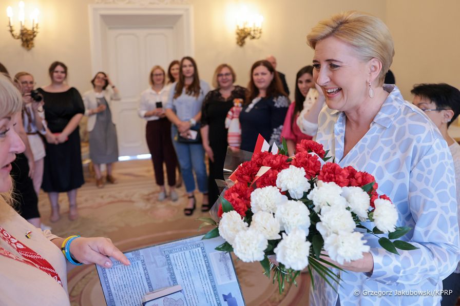 10_Agata_Kornhauser_Duda_z_ukrainskimi_ specjalistami_ ds_zdrowia_20230621_GJB_0369.jpg