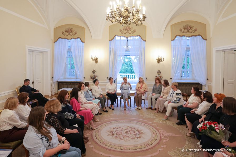 03_Agata_Kornhauser_Duda_z_ukrainskimi_ specjalistami_ ds_zdrowia_20230621_GJB_0306.jpg