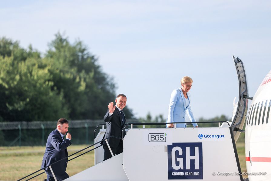 17_Andzej_Agata_Duda_wylot_Wilno_20230712_GJA_6875_.jpg