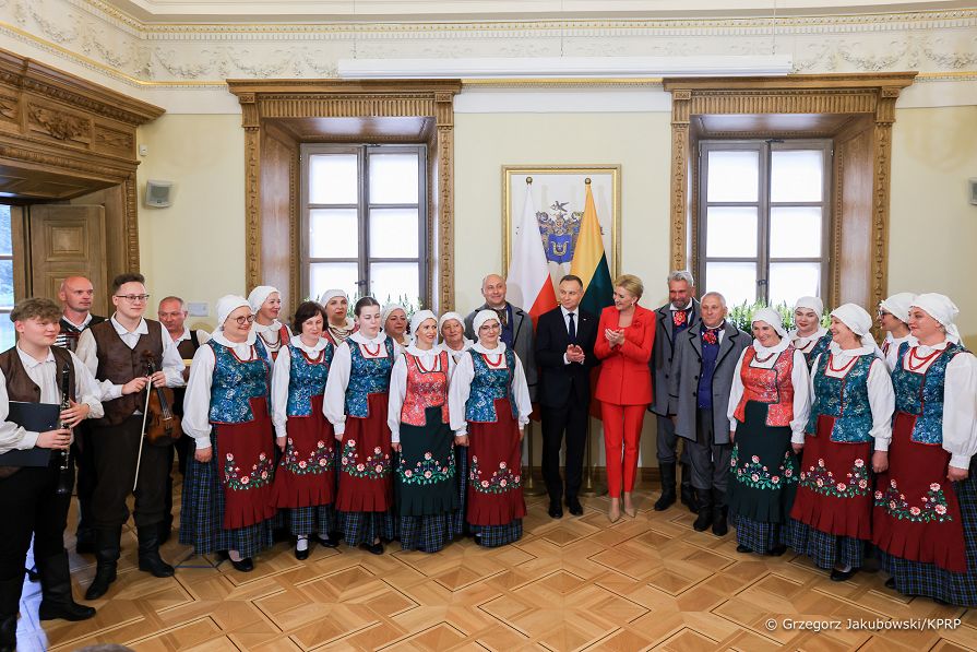 16__Andrzej_Agata_Duda_spotkanie_Polacy_Wilno_20230706_GJA_3570.jpg