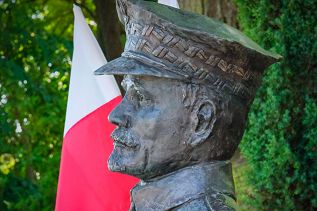 01_wieniec_od_PAD_pomnik_gen_Hallera_Jurczyce_20230813_20230813 Jurczyce Gen. Haller fot. MUW (1).jpg