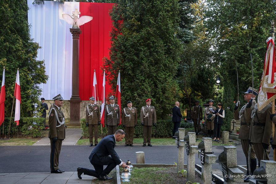002_Andrzej_Duda_Pomnik_Poleglym_1920_20230814_JSZ_9101.jpg