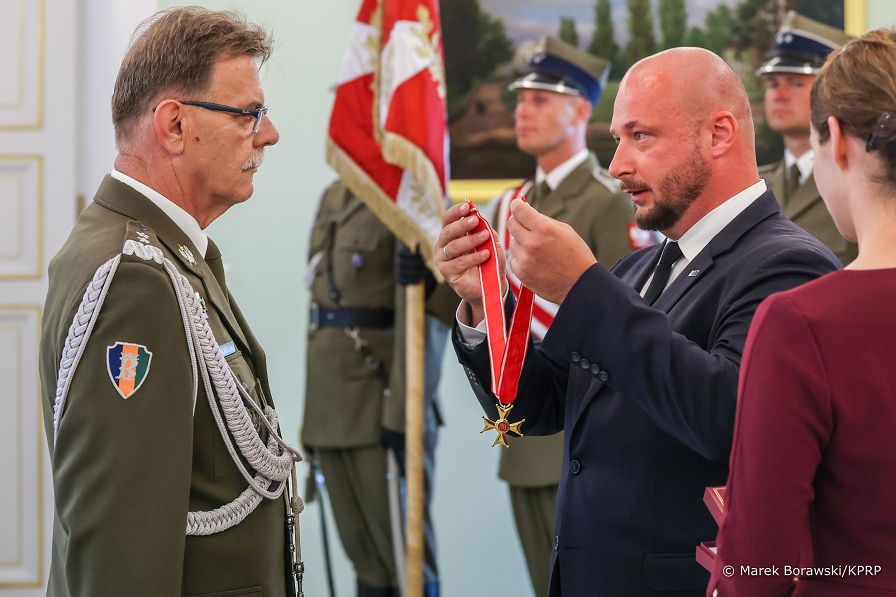 01_Szef_BBN_Jacek_Siewiera_wreczenie_odznaczen_panstwowych_20230814_MB2_0572.jpg