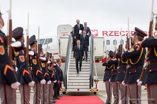1673_05__Andrzej_Duda_przylot_Bratyslawa_20230606_MB2_1576_1.jpg