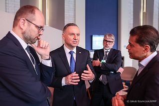 0747_20__Andrzej_Duda_rozmowa_Fareed_Zakiaria_dziennikarz_Davos_20230117_JSZ_5338.jpg