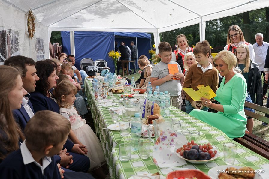05_PAra_Prezydencka_Lodziska_Laureaci_Konkursu_Wieniec_Dozynkowy_20230831_PK1_7801.jpg
