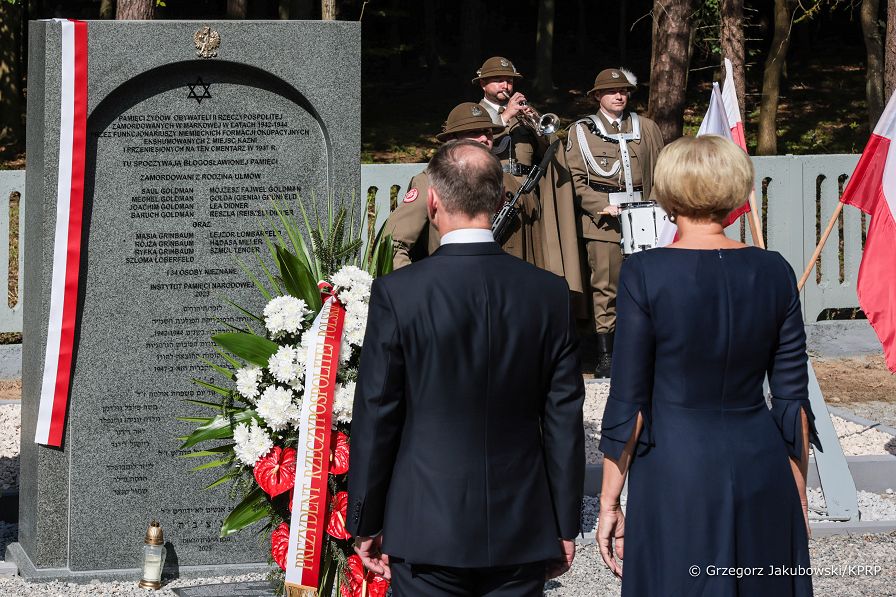 003_Para_Prezydencka_hold_Pomordowanym_20230910_GJB_3192.jpg