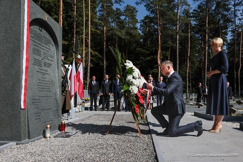 002_Para_Prezydencka_hold_Pomordowanym_20230910_GJB_3164.jpg