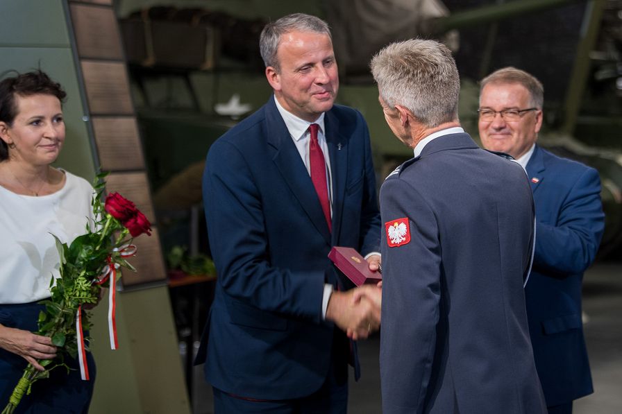 002_Minister_Andrzej_Dera_Poznan_Muzeum_Broni_Pancernej_20230908__CHL2527.jpg