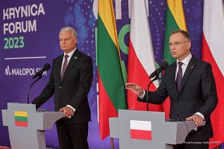 33_Andrzej_Duda_Gitanas_Nauseda__konferencja_Krynica_Forum_20230914_PK2_5061.jpg