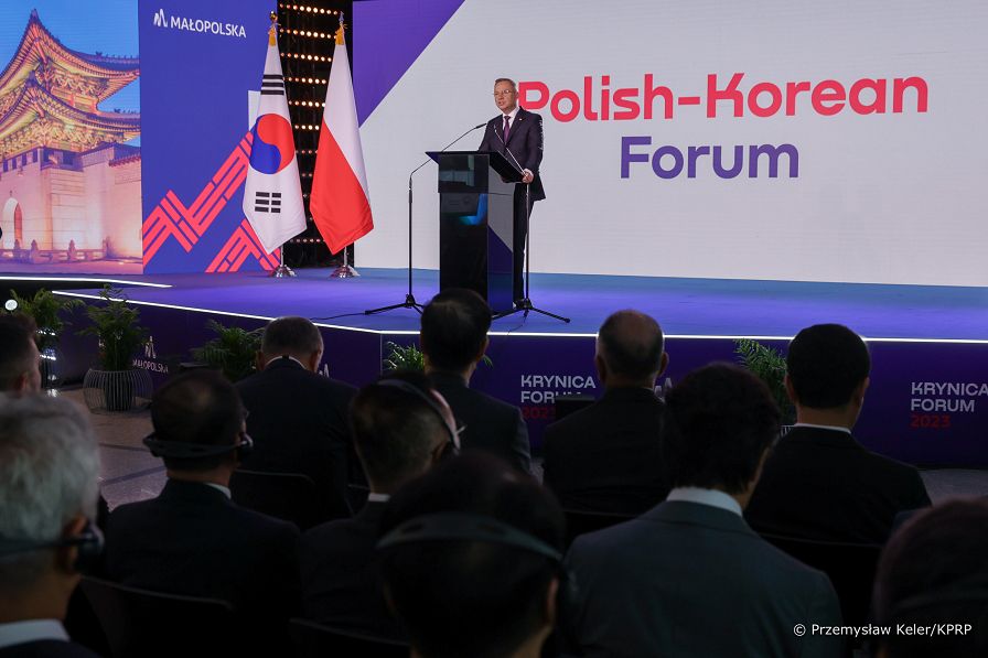 04_Andrzej_Dudsa_Forum_polsko_Koreanskie_Krynica_20230914_PK1_3173.jpg