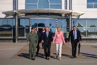 03_Andrzej_Agata_Duda_wylot_lotnisko_20230916_GJA_5373.jpg