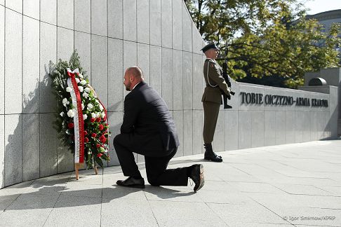 03_Jacek_Siewiera_zlozenia_wienca_Polskie_Panstwo_Podziemne_20230927_SMB_6376.jpg