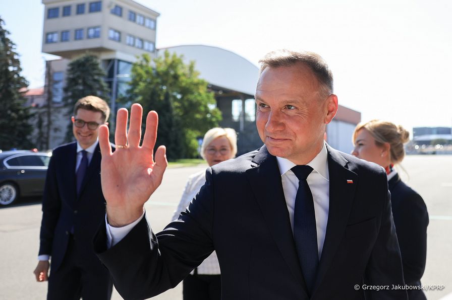 003_Andrzej_Duda_wylot_Bukareszt_20230906_GJA_9609.jpg
