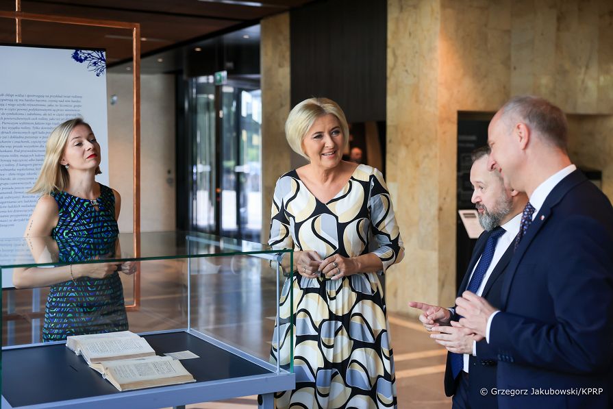 012_Agata_Kornhauser-Duda_Biblioteka_Narodwa_wystawa_Nad_Niemnem__20230908_GJA_8116.jpg