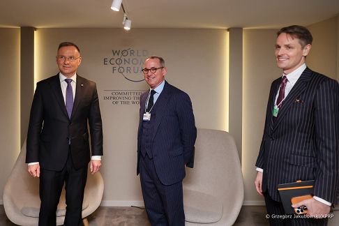 08_Andrzej_Duda_Robert_Thomson_Prezes_Visa_Davos_20240117_1S5A3831.jpg