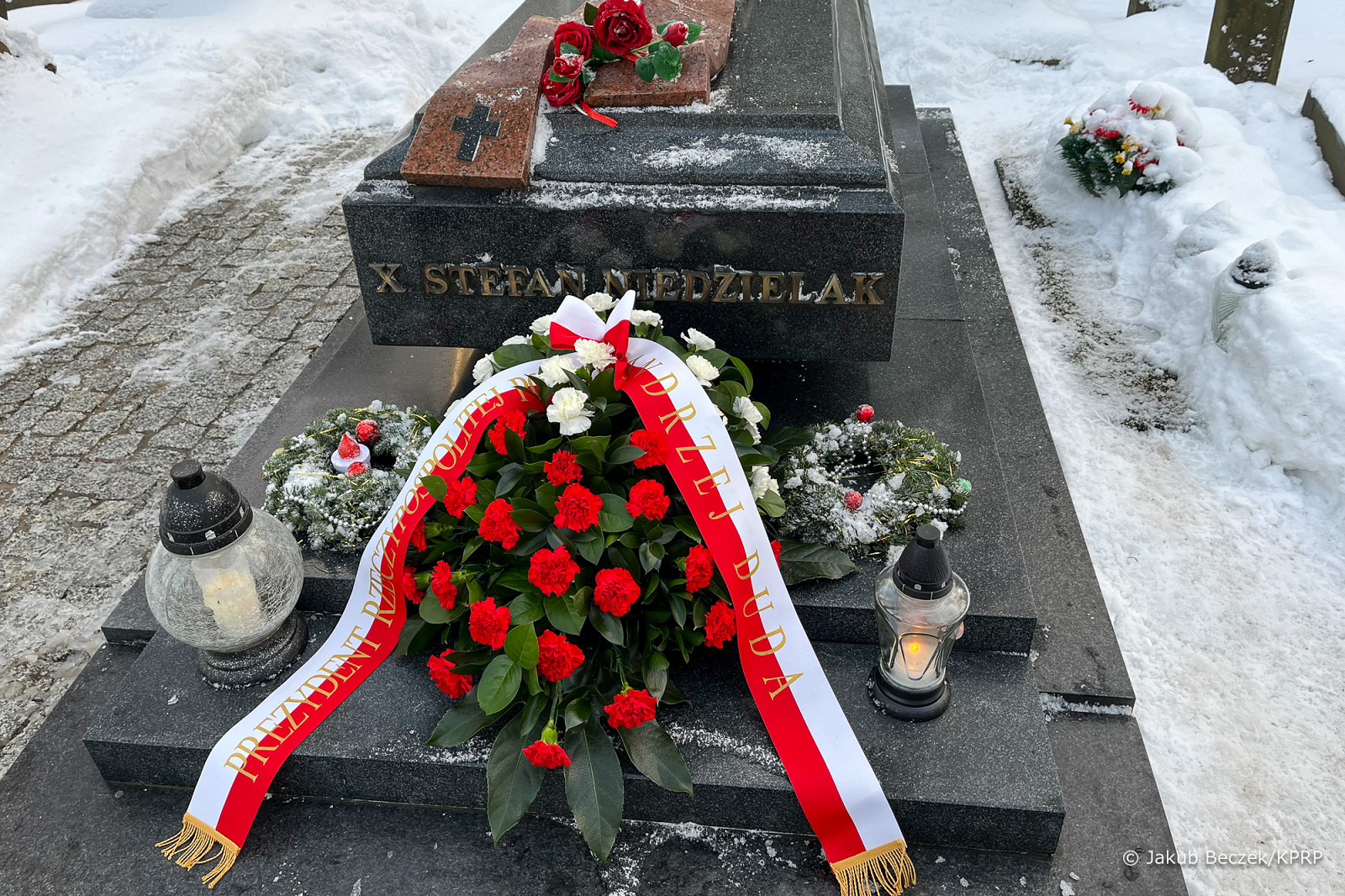 001_Wieniec_Grob_Stefan_Niedzielak_20240121_IMG_2478.jpg [1.11 MB]