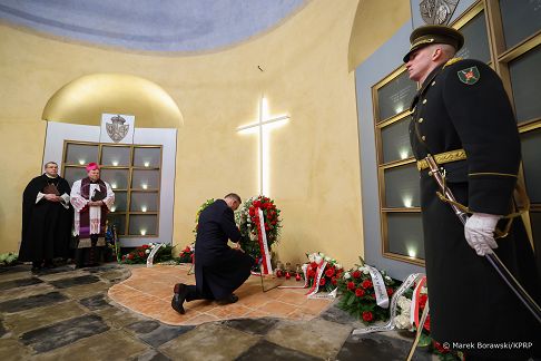 003_Andrzej_Duda_Cmentarz_na_Rossie_20240121_MB1_3906.jpg