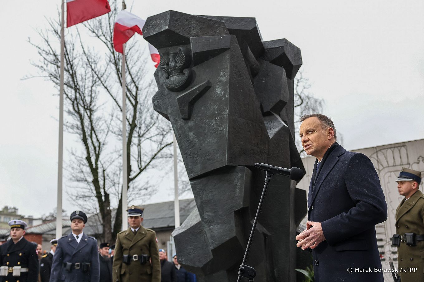 44_02_Andrzej_Duda_Pomnik_Zolniezy_Poleglych_Misjach_Zagrnicznych_20231221_MB1_9390.jpg