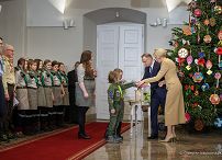38_01_Para_Prezydencka_Betlejemskie_Swiatelko_Palac_Prezydencki_20231215_MB1_1135.jpg