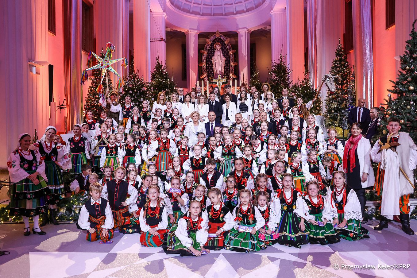 47_015_Para_Prezydencka_nagranie_koncert_kolend_Niepokalanow_20231214_PK1_3879.jpg