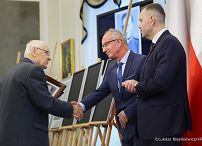 007_IPN_Uroczystość_wręczenia_not_identyfikacyjnych_członkom_rodzin_ofiar_totalitaryzmów_01-10-2024_LB_11627.jpg.JPG