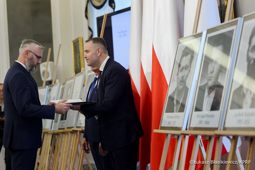 008_IPN_Uroczystość_wręczenia_not_identyfikacyjnych_członkom_rodzin_ofiar_totalitaryzmów_01-10-2024_LB_11779.jpg.JPG