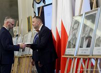 008_IPN_Uroczystość_wręczenia_not_identyfikacyjnych_członkom_rodzin_ofiar_totalitaryzmów_01-10-2024_LB_11779.jpg.JPG
