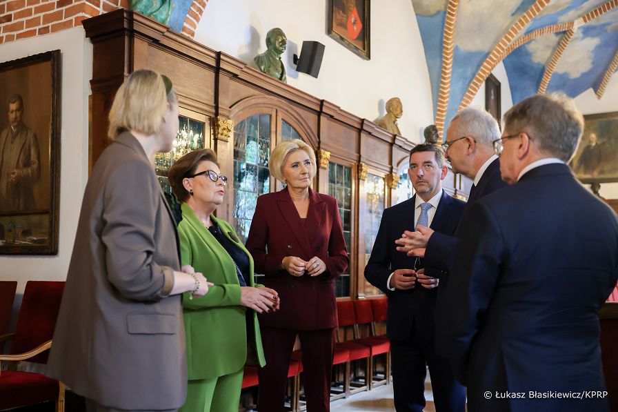 25_Agata_Kornhauser_Duda_Wspolmalzonkowie_Przywodcow_Grupy_Arraiolos_20241011_LB_21338.jpg