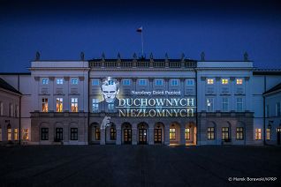 002_Iluminacja_Narodowy_Dzien_Pamieci_Duchownych_Niezlomnych_20241019_MB1_3577.jpg