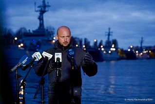 001_Minister_Jacek_Siewiera_briefing_Port_Wojenny_Swinoujscie_20241121_IMG_5848.jpg