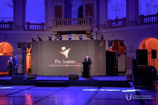 001_Doradca_Lukasz_Rzepecki_nagrody_Pro_Juvenes_20241123_RLF-3 (1).jpg