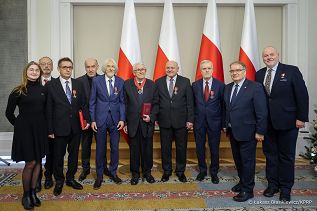 12_Andrzej_Dera_odanczaenia_zasluzonym_dzialalnosci_na_rzecz_przemian-demokratycznych_20241211_LB_24553.jpg