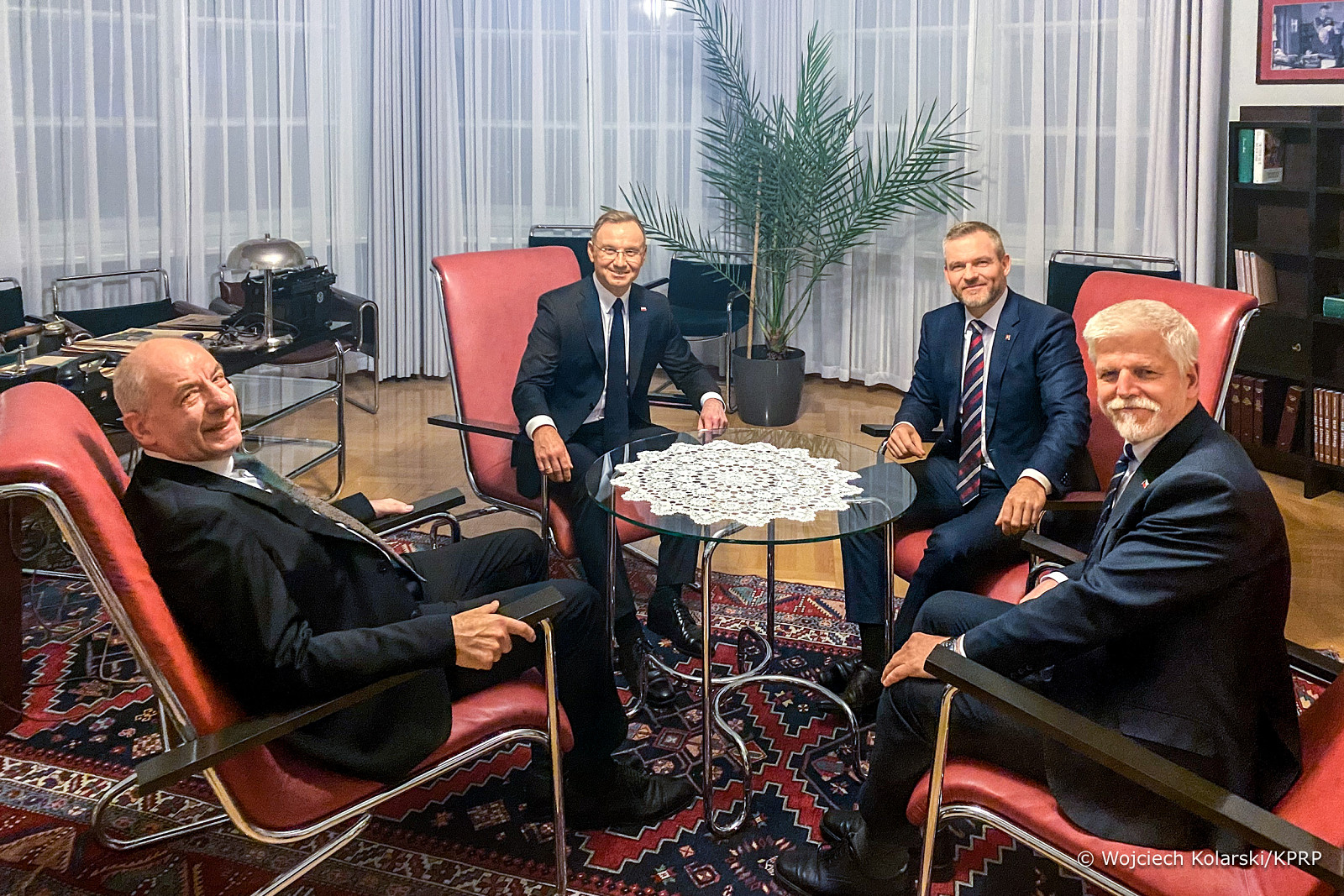 027_Andrzej_Duda_spotkanie_grupa_Wyszehradzka_gabinet_Moscickiego_20241216_IMG_1061-2.jpg [1.50 MB]