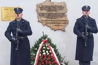 001_Wieniec_Prezydenta_na_murze_aresztu_Warszawa_Bialolece_20241215_20241215_105608 2.jpg