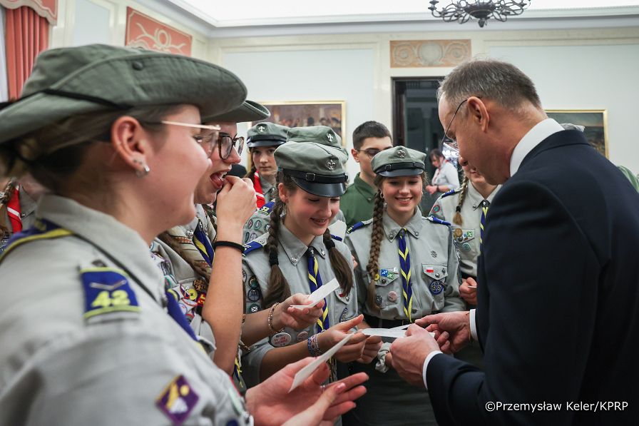 016_Andrzej_Duda_przekazanie_światło_betlejemskie_17-12-2024_PK1_1795.jpg.JPG