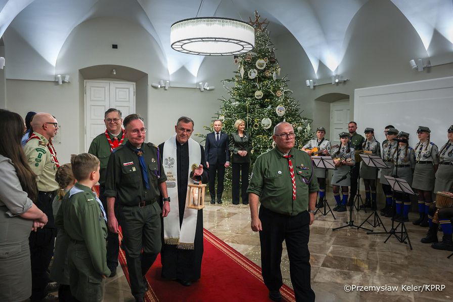 008_Andrzej_Duda_przekazanie_światło_betlejemskie_17-12-2024_PK1_1056.jpg.JPG