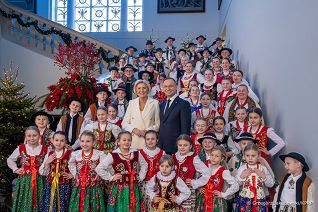 004_d_Para_Prezydencka_zyczenia_swiateczne_20241217_GJA_0198-Poprawione-Szum 3 new 1.jpg