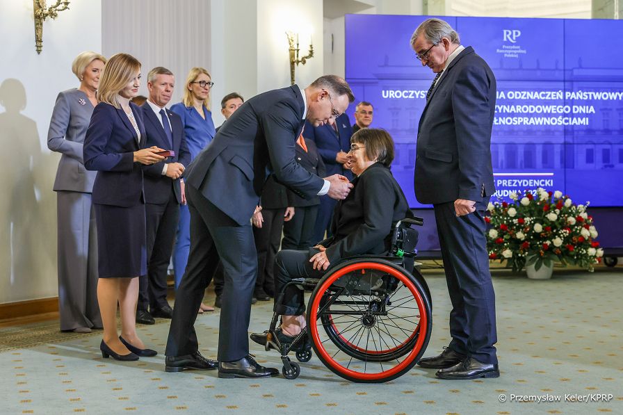 001_Para_Prezydencka_odznaczenia_Miedzynarodowy_Dzien_Osob_z_Niepelnosprawnosciami_20241203_LB_27929.jpg