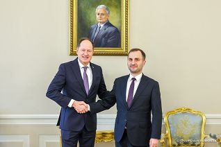 001_Minister_Mieszko_Pawlak_Ambasador_Marek_Brzezinski_pozegnanie_20241203_LB_27716.jpg