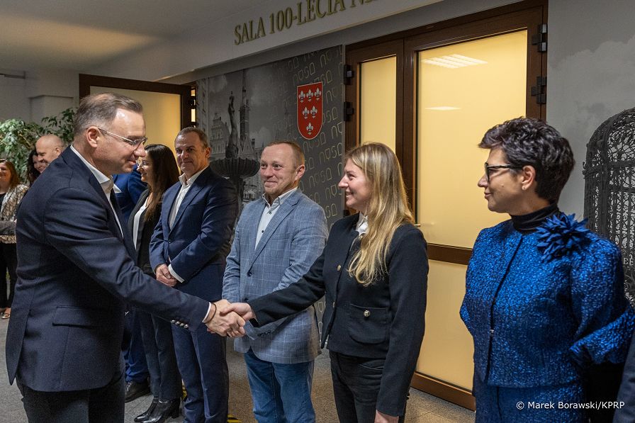 001_Prezydent_Andrzej_Duda_spotkanie_samorzadowcy_UM_w_Nysie_20241204_MB1_1321.jpg